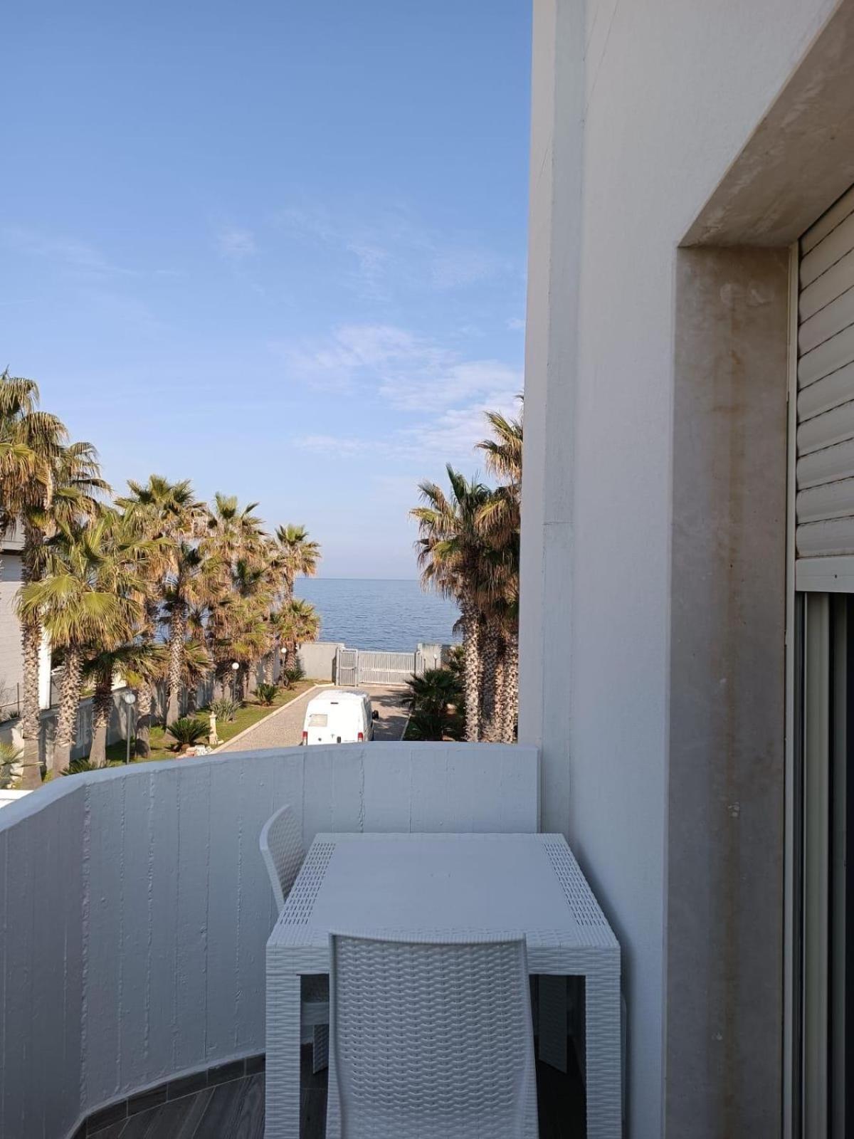 Casa Al Mare Luxury Bed & Breakfast Bari Bagian luar foto