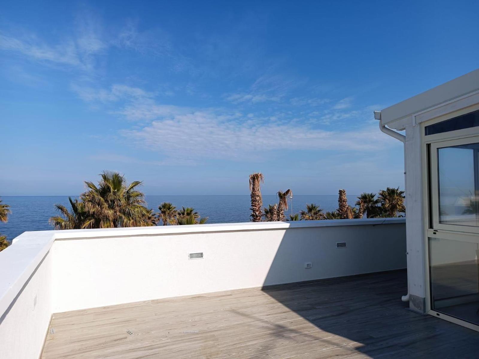 Casa Al Mare Luxury Bed & Breakfast Bari Bagian luar foto
